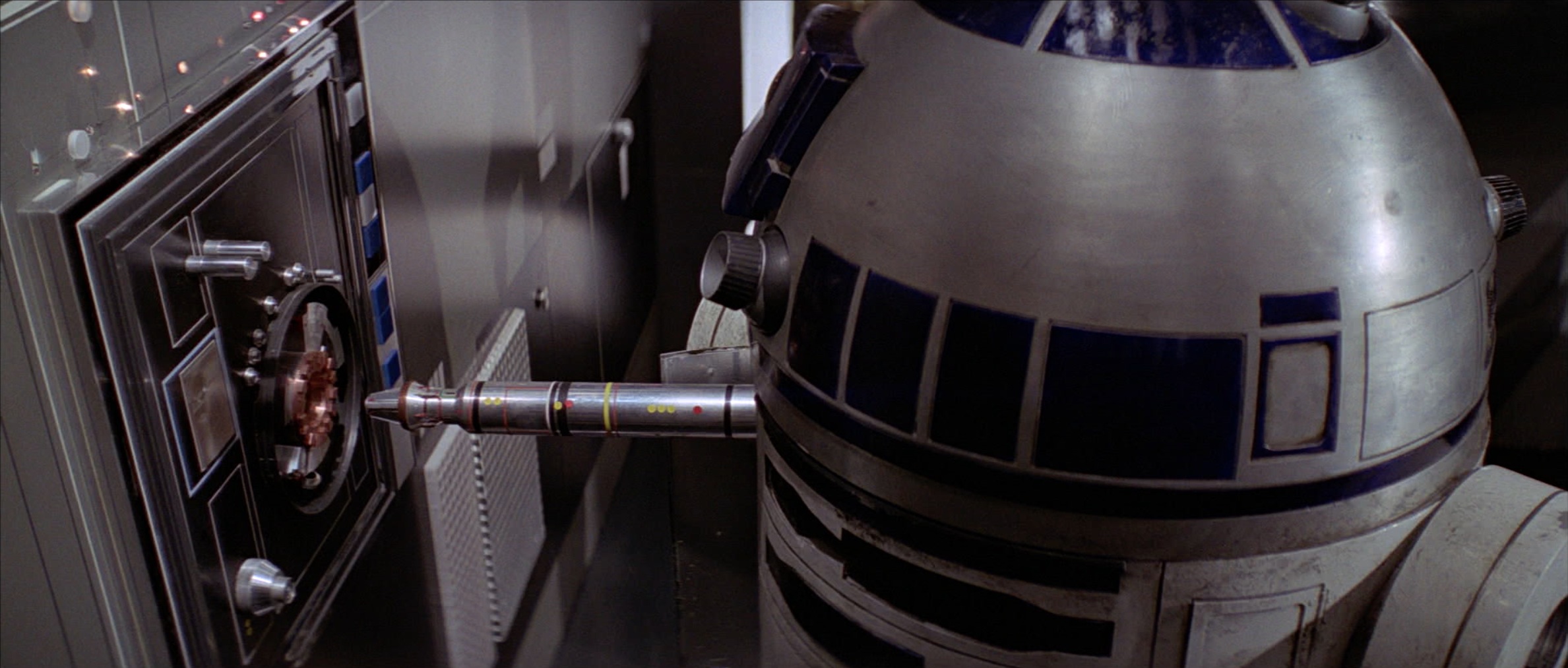 R2-D2-plug